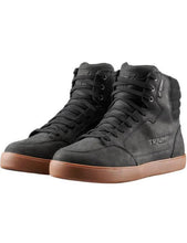 Carica l&#39;immagine nel visualizzatore di Gallery, Triumph Alpinestars® J-6 WP Shoes Black Gum MBTA22805
