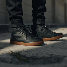 Carica l&#39;immagine nel visualizzatore di Gallery, Triumph Alpinestars® J-6 WP Shoes Black Gum MBTA22805
