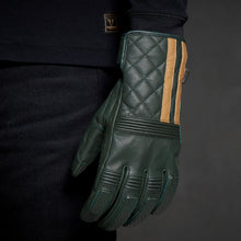 Carica l&#39;immagine nel visualizzatore di Gallery, Triumph Guanti Sulby Green / Gold MGVS2354
