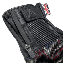 Carica l&#39;immagine nel visualizzatore di Gallery, MGVS20116 TRIUMPH FLAG MESH GLOVE WRIST DETAIL
